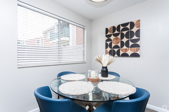 2BR, 2BA - 980SF - Dining Area