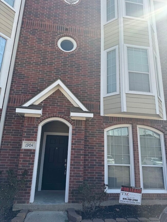 Building Photo - Welcome Home! Unit 1904