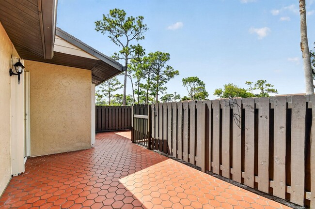 Photo - 704 Sunny Pine Way