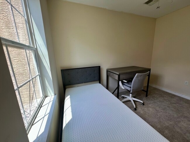 Building Photo - 1704 Cecil B Moore Ave Unit 2B with Shared Bathroom Rental