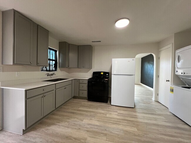 Photo - 1110 W Grand Ave Unit 1110 W Grand -1