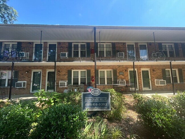 Building Photo - Second Floor Renovated Apartment - Walk to... Unit 12