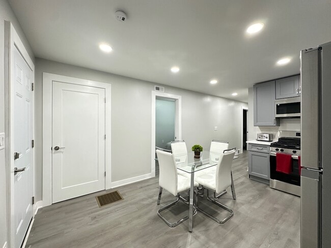 Photo - 1937 W Grand Ave Unit 1