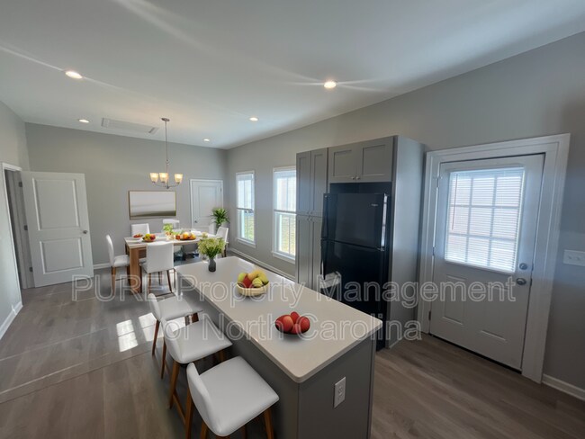 Photo - 608 S Yadkin Ave
