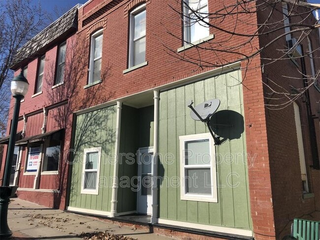 Building Photo - 617 E 4th St