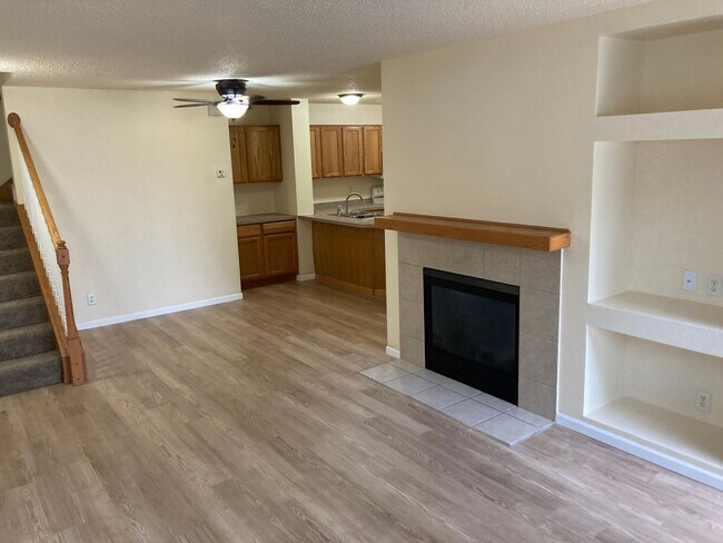Photo - ALL NEW FLOORING AND PAINT! Samsung Applia...