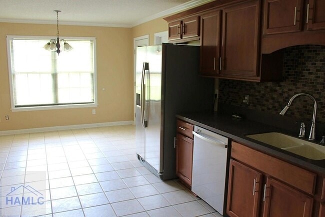 Photo - 180 Waters Ave