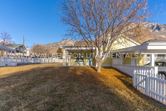 Photo - 976 Briar Ave