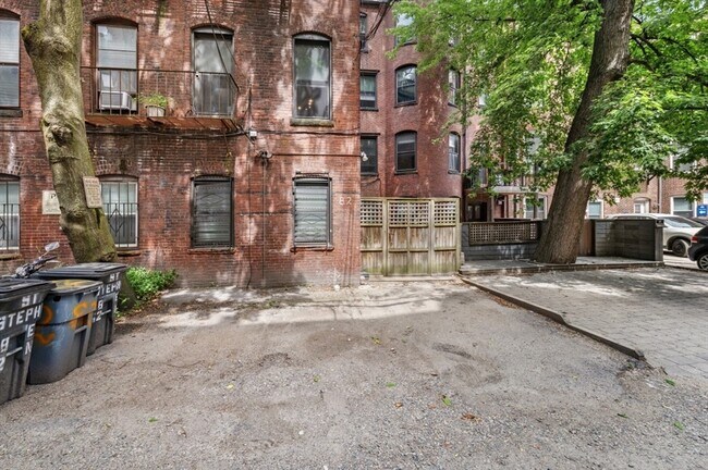 Photo - 82 St Stephen St Unit 2