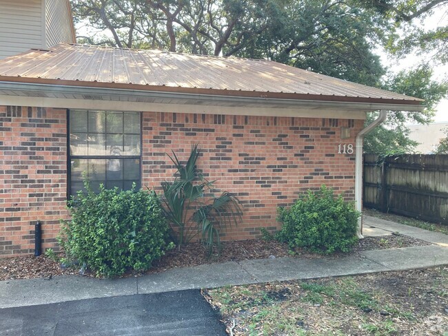 Building Photo - 118 Classic Ct Rental