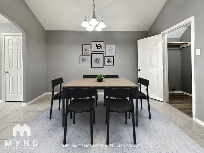 Photo - 1815 Sherwood Forest Cir
