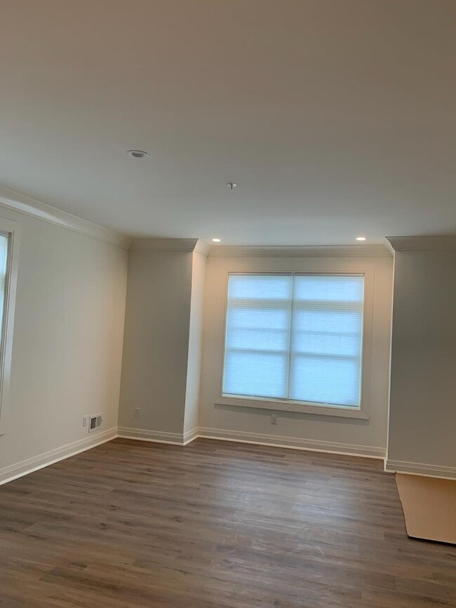 Photo - 129 Green St Unit B