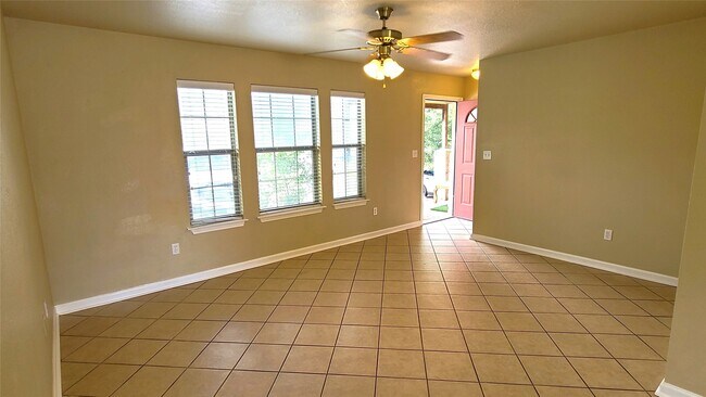 Photo - 112 Sendero Dr