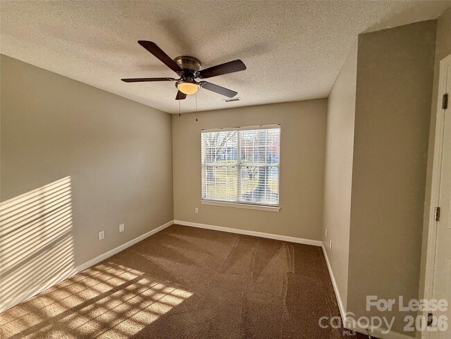 Photo - 142 Green Dragon Ct