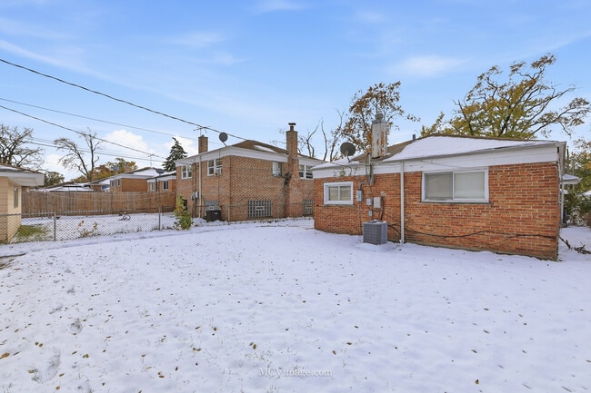 Photo - 14631 Kimbark Ave House