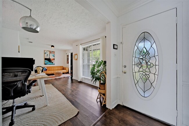 Photo - 323 Gentilly Dr