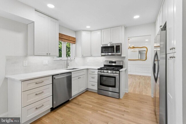 Photo - 306 Candlewood Ln