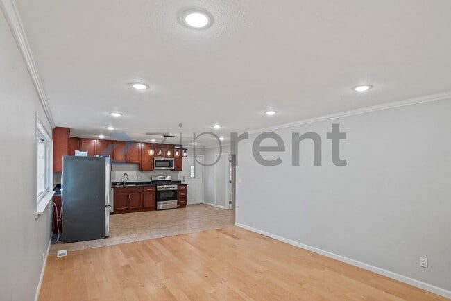 Photo - 9 La Salle Ave