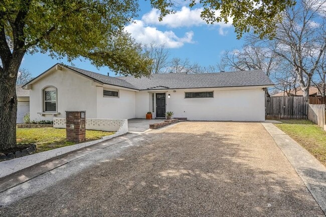 Building Photo - 10104 Oak Hollow Cir Rental