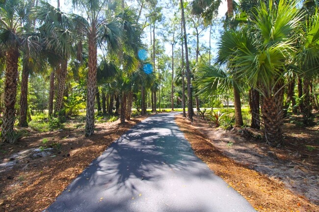 Photo - 4 BED PLUS DEN 3 BATH***POOL HOUSE***AVAILABLE NOW