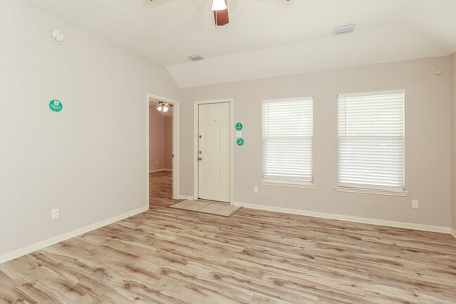 Photo - 11002 Northam Dr