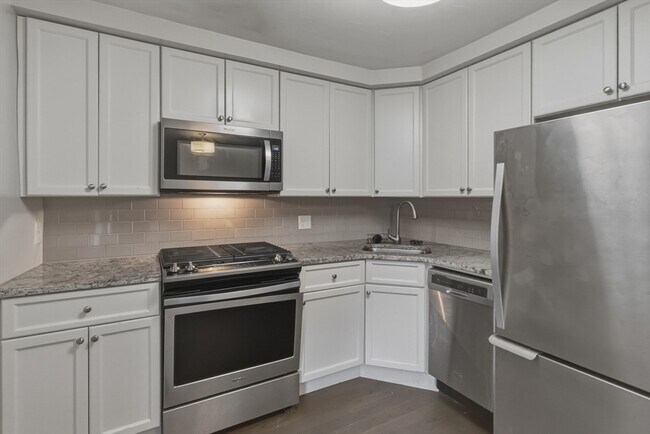 Photo - 135 Havre St Unit 3