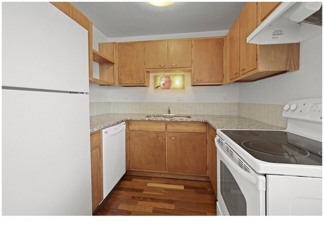 Photo - Bayaud Plaza