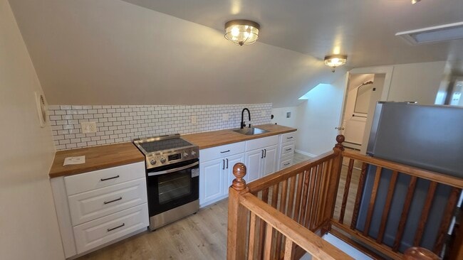 Building Photo - 57 Lawrence St Unit 3