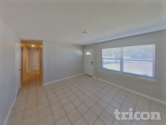 Photo - 7000 Brentford Rd