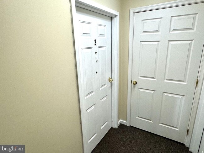 Building Photo - 531 W Penn Ave Unit 2