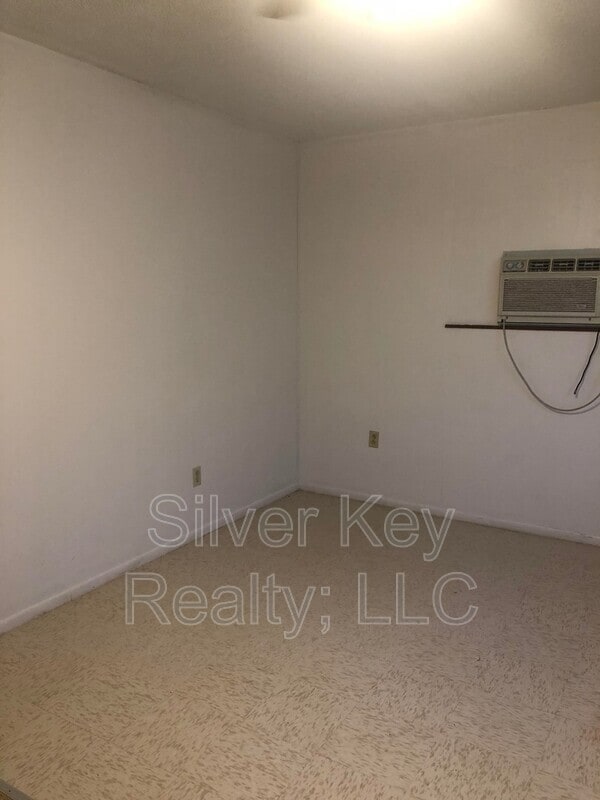 Photo - 194 Setterberg Rd Unit 4