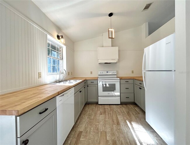 Photo - 26613 NW 3rd Ave