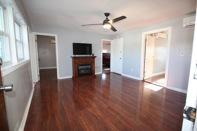 Photo - 522 Slade St Unit 2