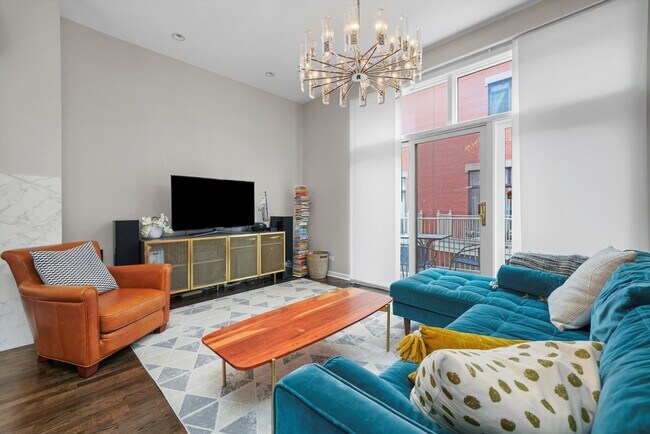 Photo - 430 N Canal St