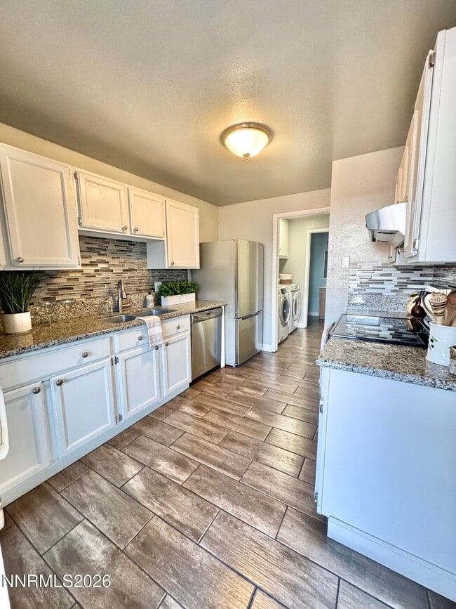 Photo - 1601 London Cir