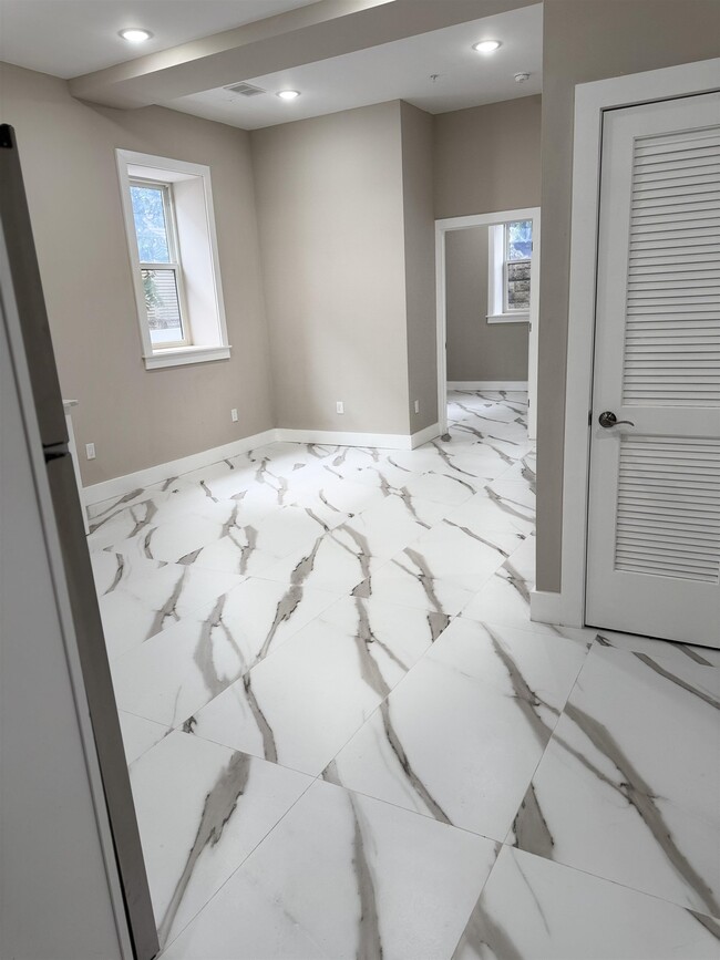 Photo - 213 ACADEMY St Unidad 1B