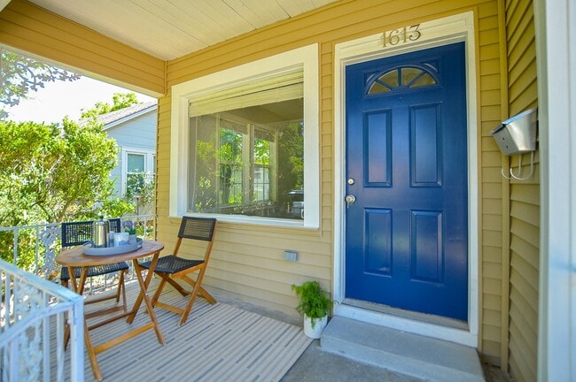 Building Photo - 1613 Mulcahy St