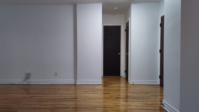 Photo - 5505 Rue Dudemaine Unit 01