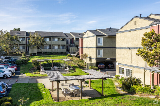 Evergreen Ridge Apartments - Evergreen Ridge Apartments