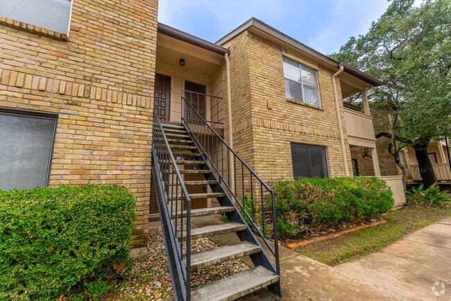 Building Photo - Chic 1-Bed Oasis: Your Gateway to Austin's... Unit 157 Rental