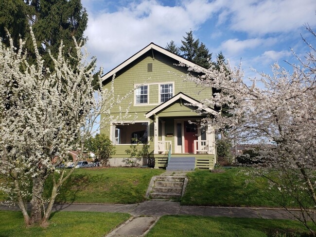 Building Photo - North End Historical Rental