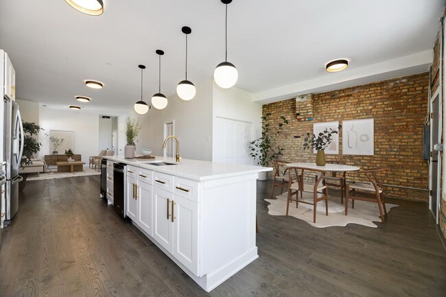 Photo - 06 - Mil 1371 LLC Unit 2