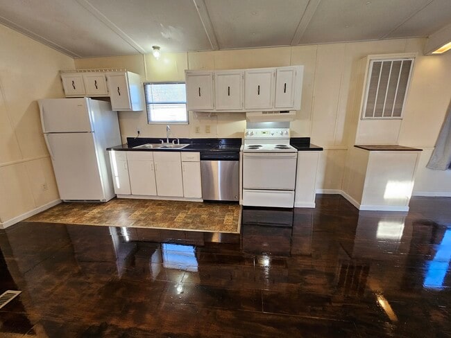 Kitchen - 607 Tater Peeler Rd