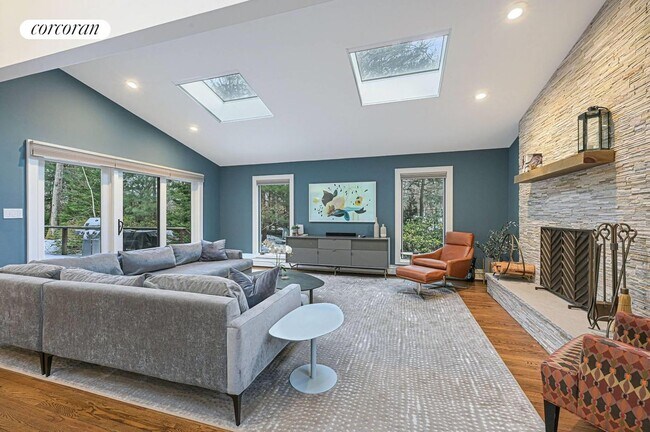 Photo - 14 Hedges Banks Dr