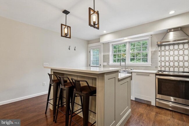 Photo - 284 Parker Ave