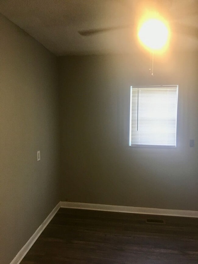 Photo - Cute 2 Bed/1 Bath HOUSE w/ yard!!