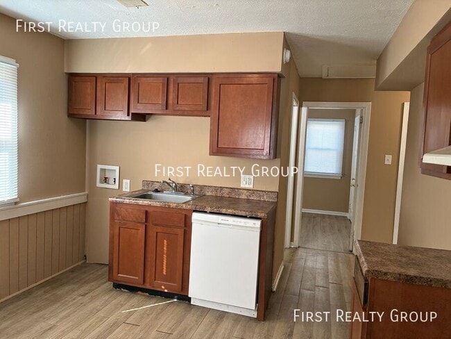 Photo - 415 Alexander Dr