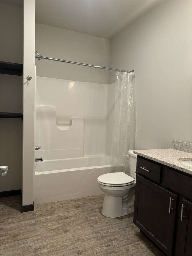 Photo - 950 Commercial St