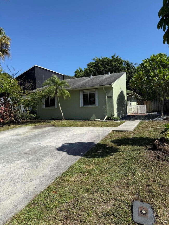 Building Photo - 4565 NW 3rd Dr Rental