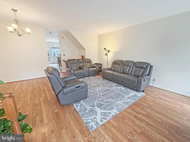 Photo - 2535 James Monroe Cir
